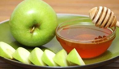 maschera alla mela per il ringiovanimento della pelle del viso